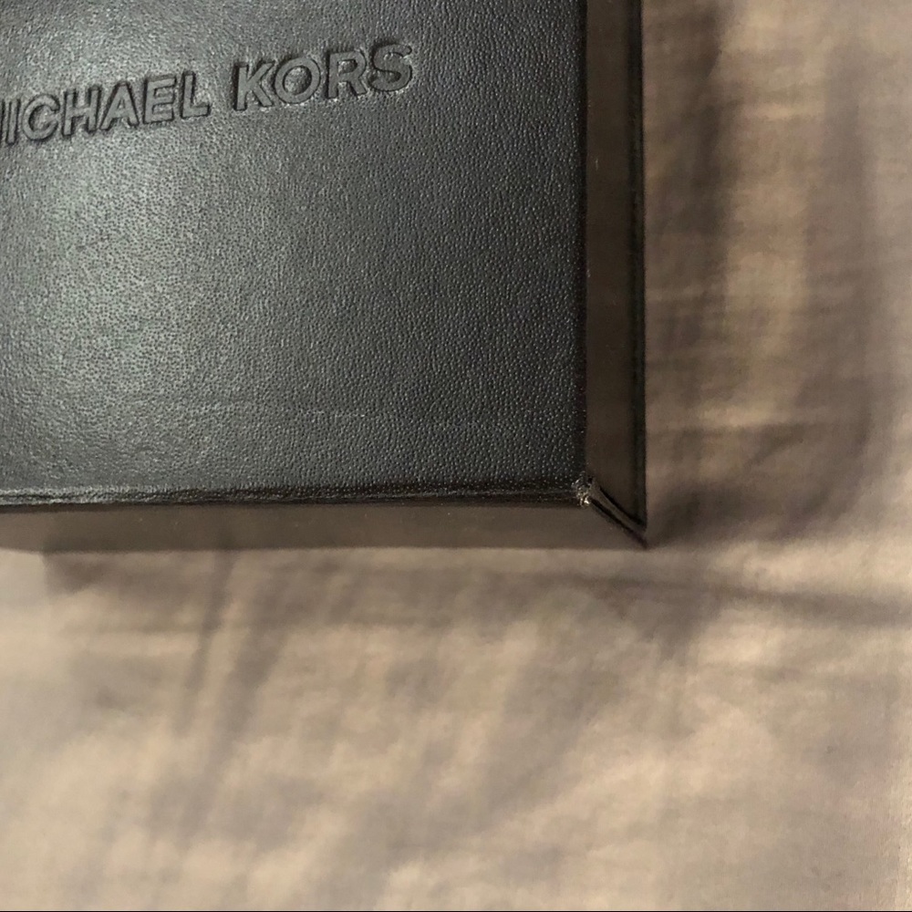 Authentic Michael Kors Box - Picture 3 of 12